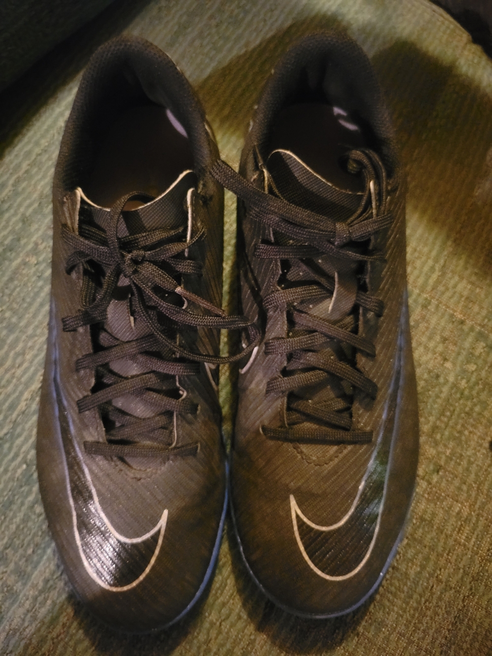 Nike Men’s Black Athletic Shoes with White Swoosh